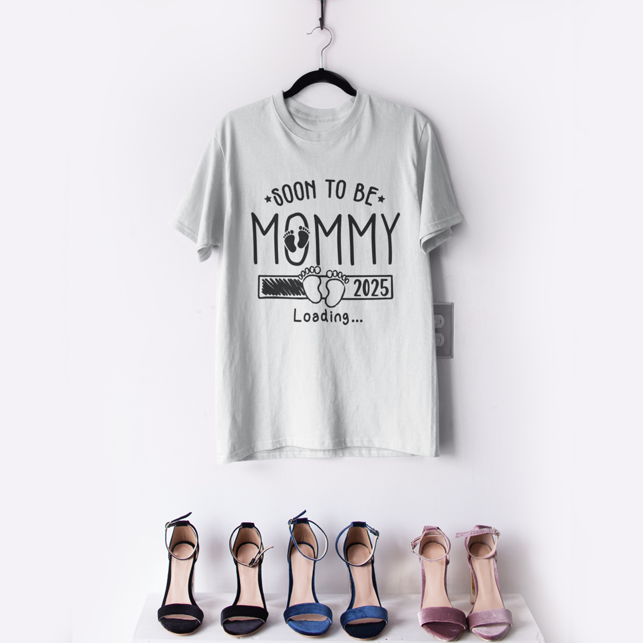 Soon To Be Mommy Loading 2025 T-shirt