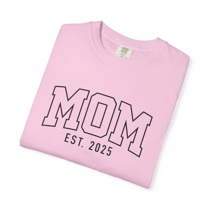 Mom Est. 2025 Old school T-Shirt