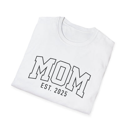 Mom Est. 2025 Old school T-Shirt