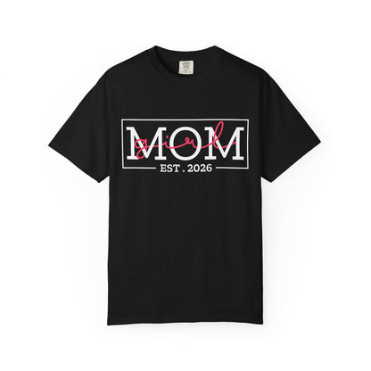 Girl Mom est 2026 t-shirt – pregnancy announcement shirt for expecting mothers, soon to be mommy 2026, new mom gift idea