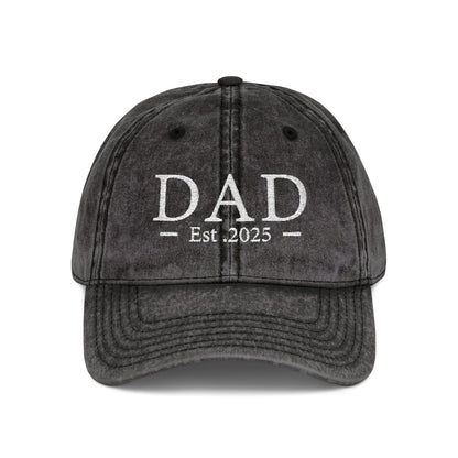 Black embroidered cap with 'Dad to Be 2025 Loading' text – stylish pregnancy announcement hat for expecting dads.
