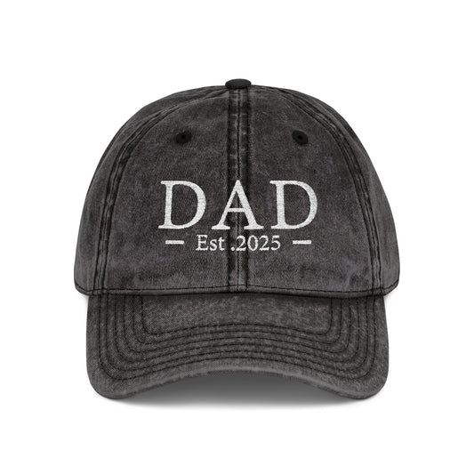 Black embroidered cap with 'Dad to Be 2025 Loading' text – stylish pregnancy announcement hat for expecting dads.