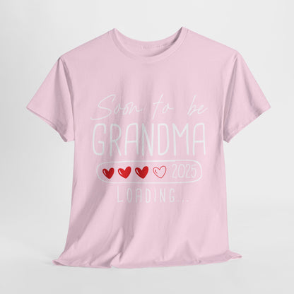 pink ‘Soon to Be Grandma 2025’ T‑shirt with elegant lettering and heart accent, perfect pregnancy reveal gift for grandma.
